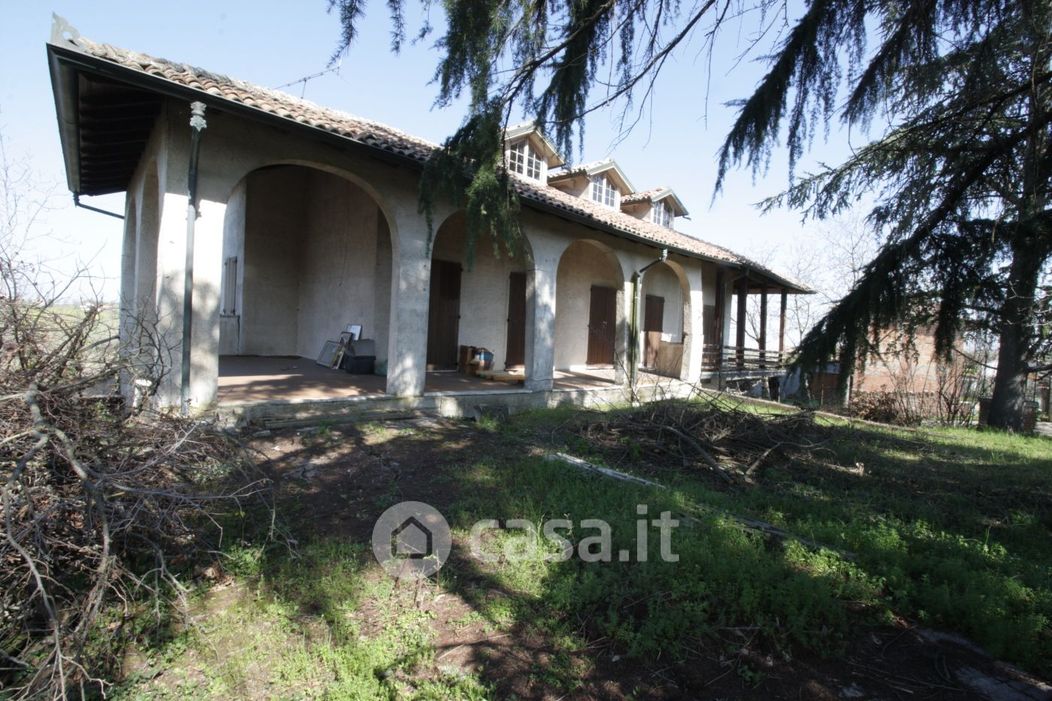Villa in Vendita in Località Calcinara a Ziano Piacentino