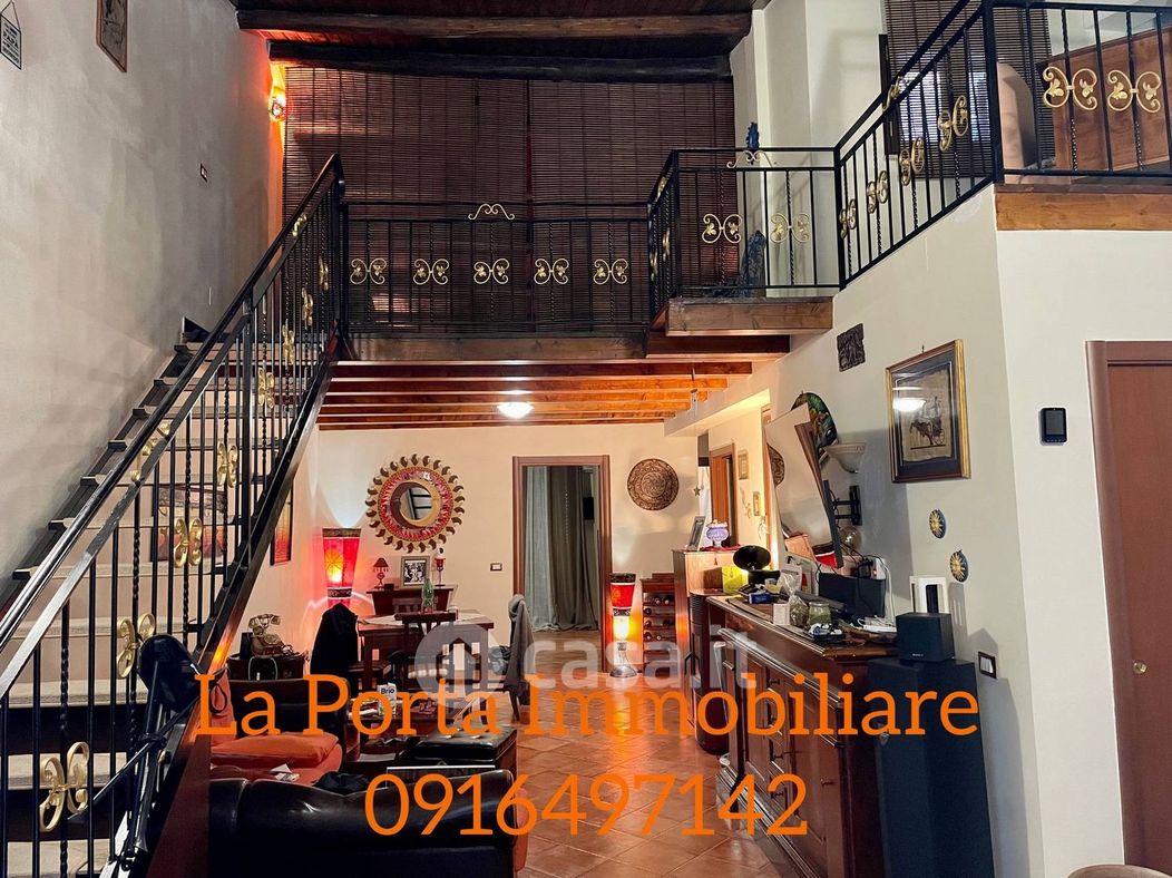 Appartamento in Vendita in Via Giuseppe Crispi 55 a Palermo