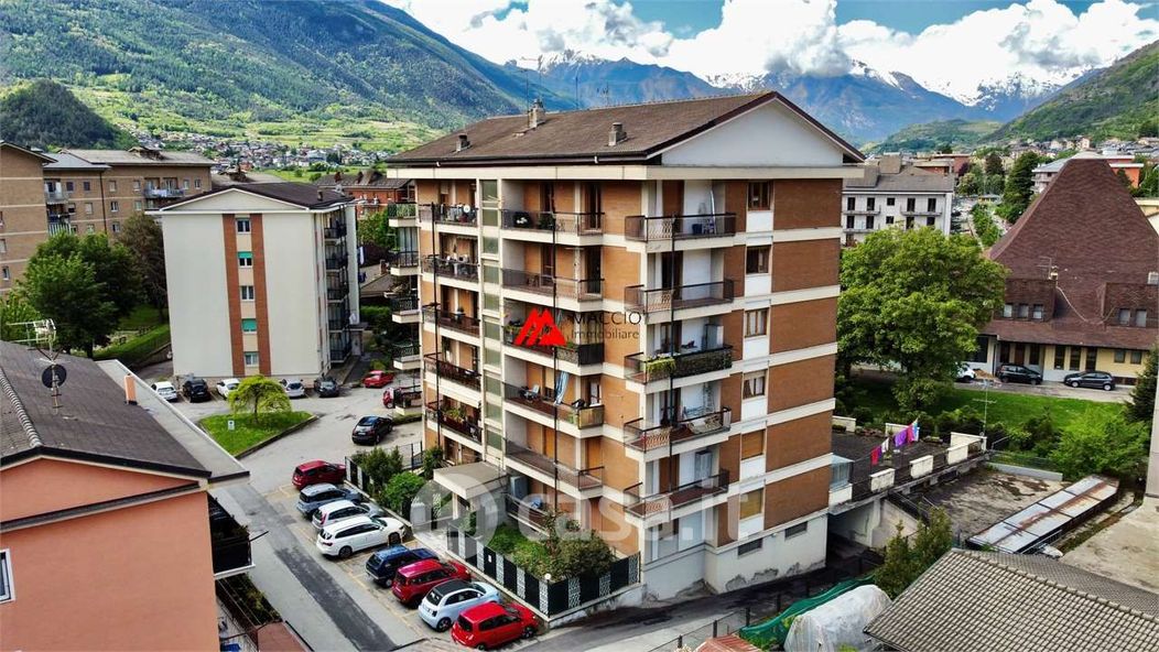 Appartamento in Vendita in Corso Saint-Martin-de-Corléans 181 a Aosta