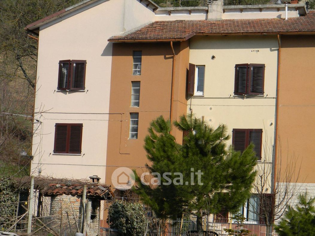 Villa in Vendita in Via Bocca Trabaria Sud a Urbino