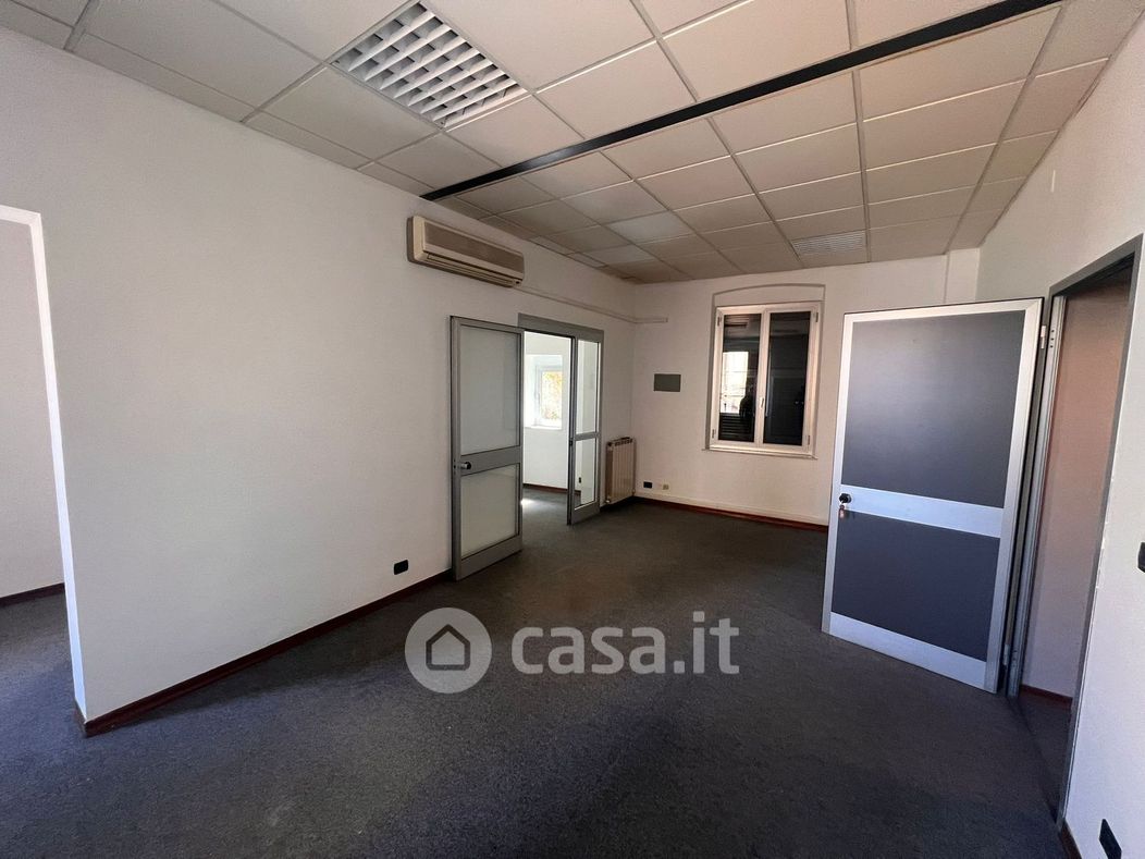 Ufficio in Affitto in Viale CEMBRANO a Genova