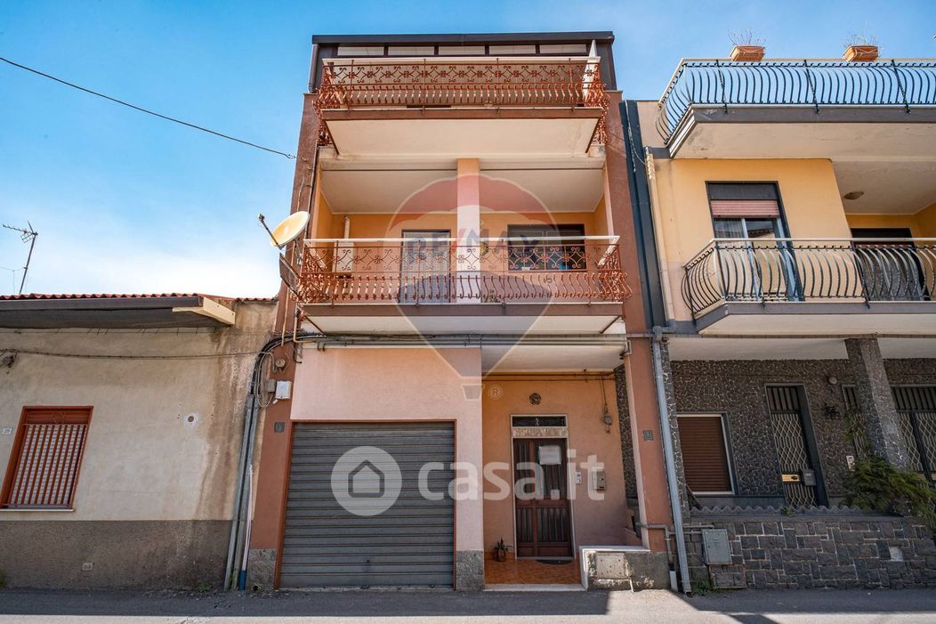 Appartamento in Vendita in Via A. Tripoli 41 a Camporotondo Etneo