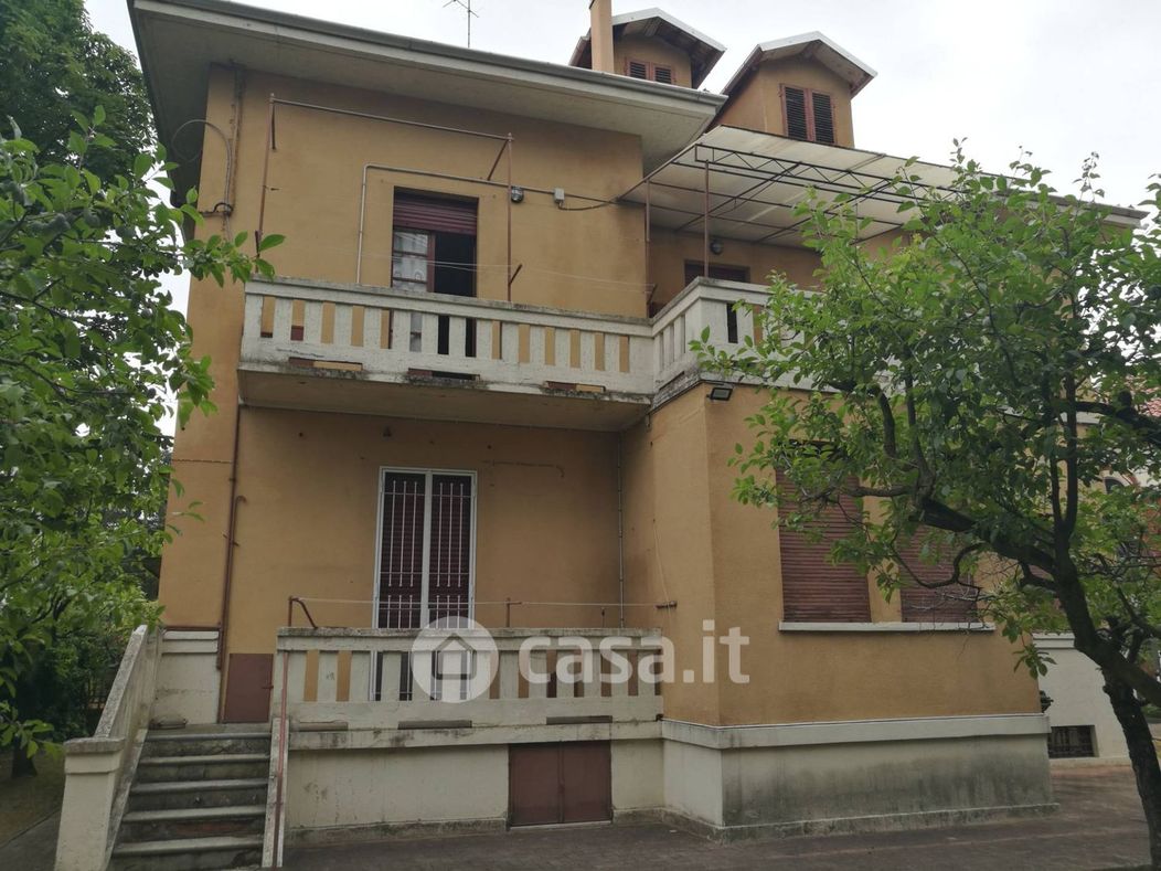 Villa in Vendita in Via Antonio Canova 26 a Asti