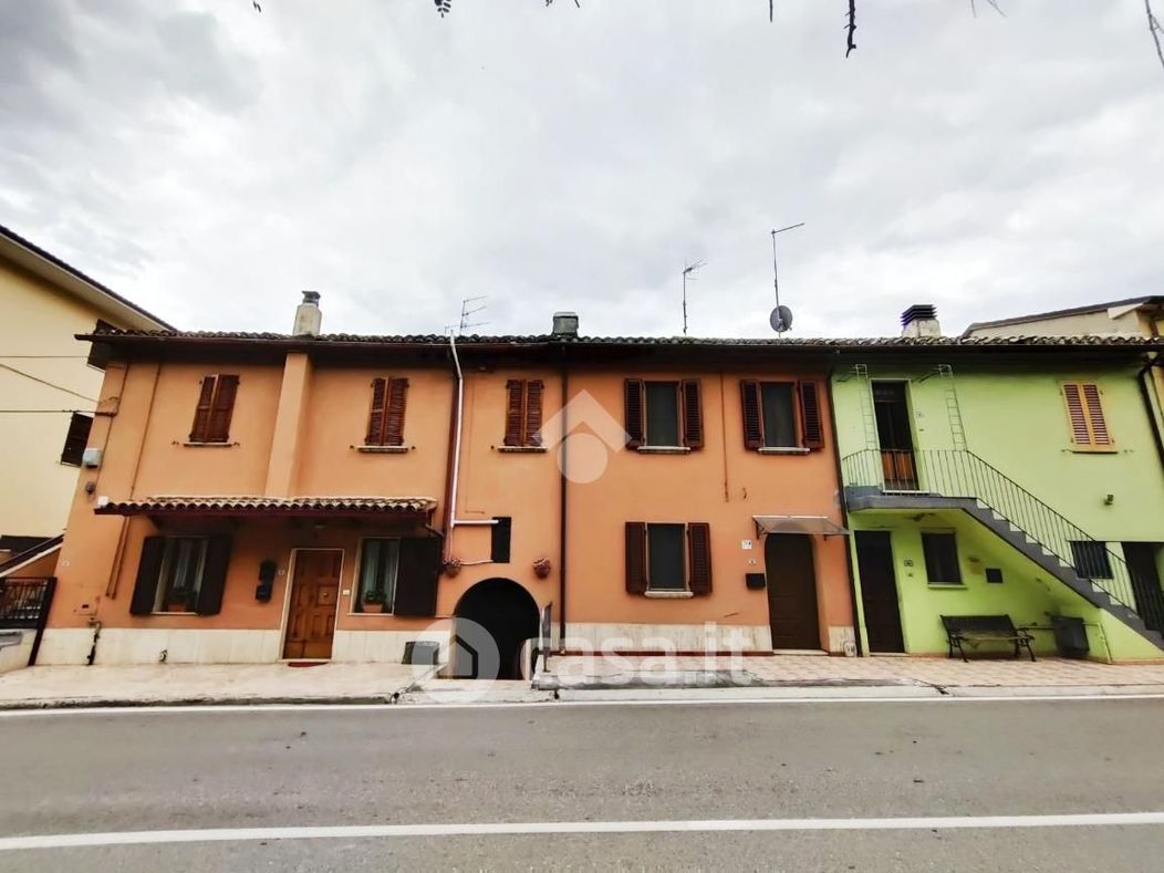 Villa in Vendita in Strada Salaria Inferiore a Ascoli Piceno