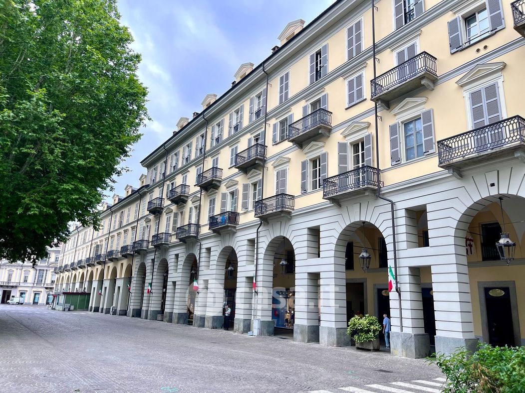 Appartamento in Vendita in Piazza Vittorio Alfieri a Asti