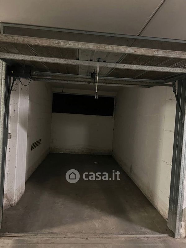 Garage/Posto auto in Vendita in Viale Cesare Battisti 9 a Terni