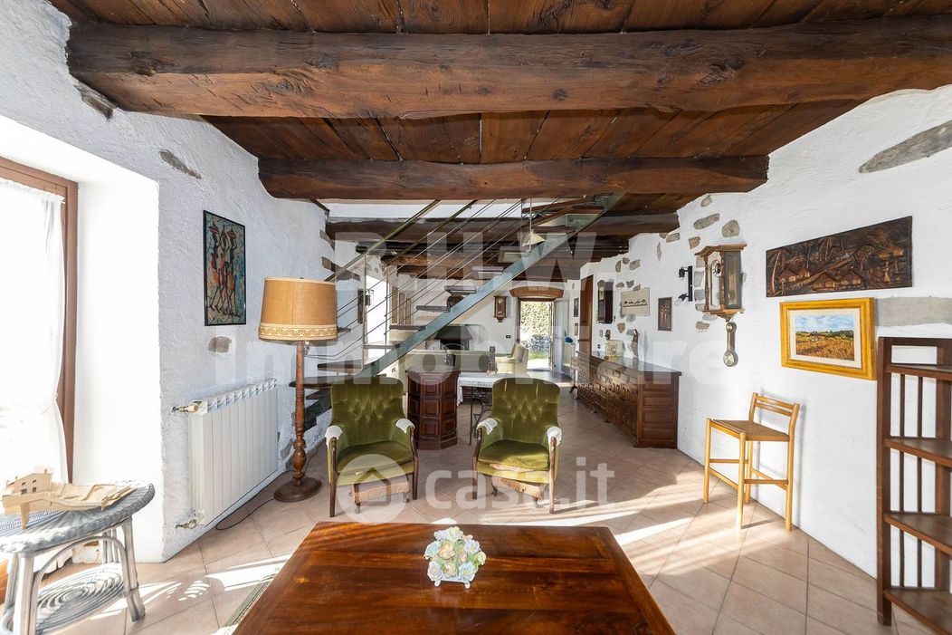 Casa Bi/Trifamiliare in Vendita in Via Monastero a Laveno-Mombello