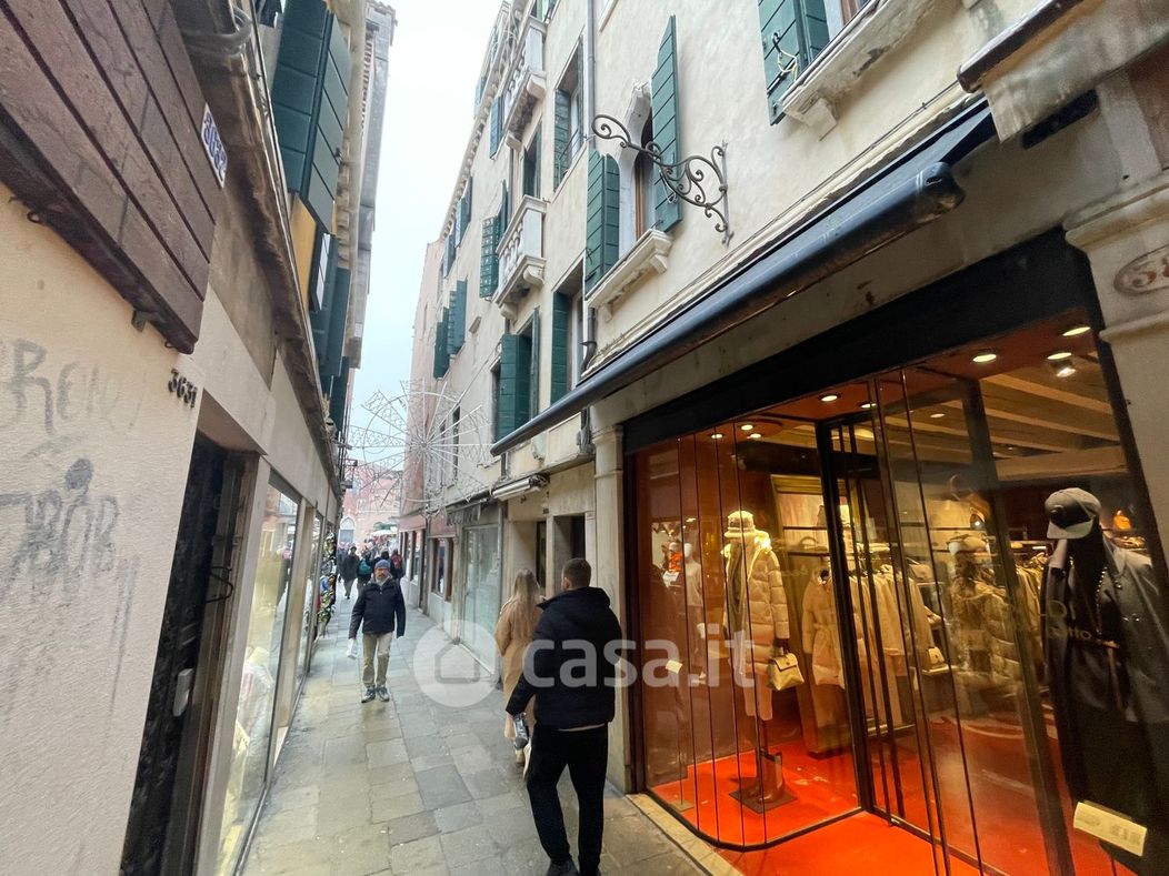 Negozio/Locale commerciale in Affitto in Calle San Marco Calle della Mandola a Venezia