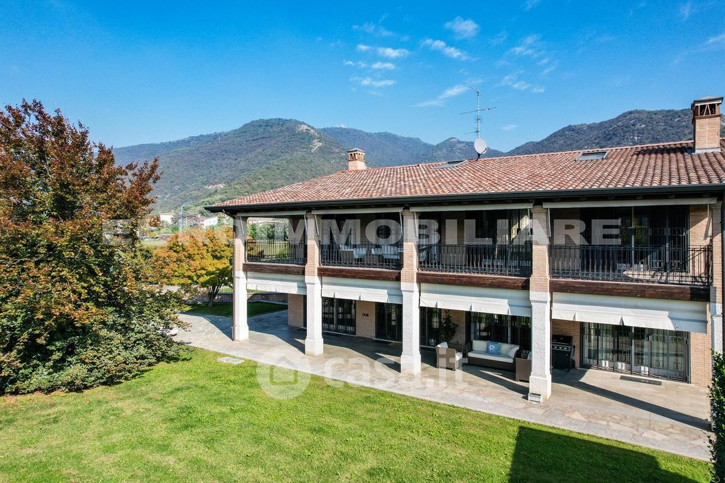 Villa in Vendita in Via Mario Alberti 30 a Brescia