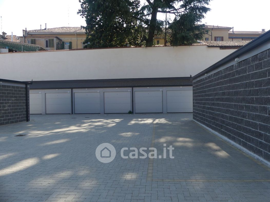 Garage/Posto auto in Affitto in Piazza paietta a Vercelli