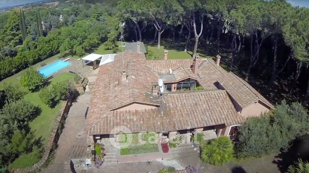 Villa in Vendita in Via Bernardino Bolasco 95 a Roma