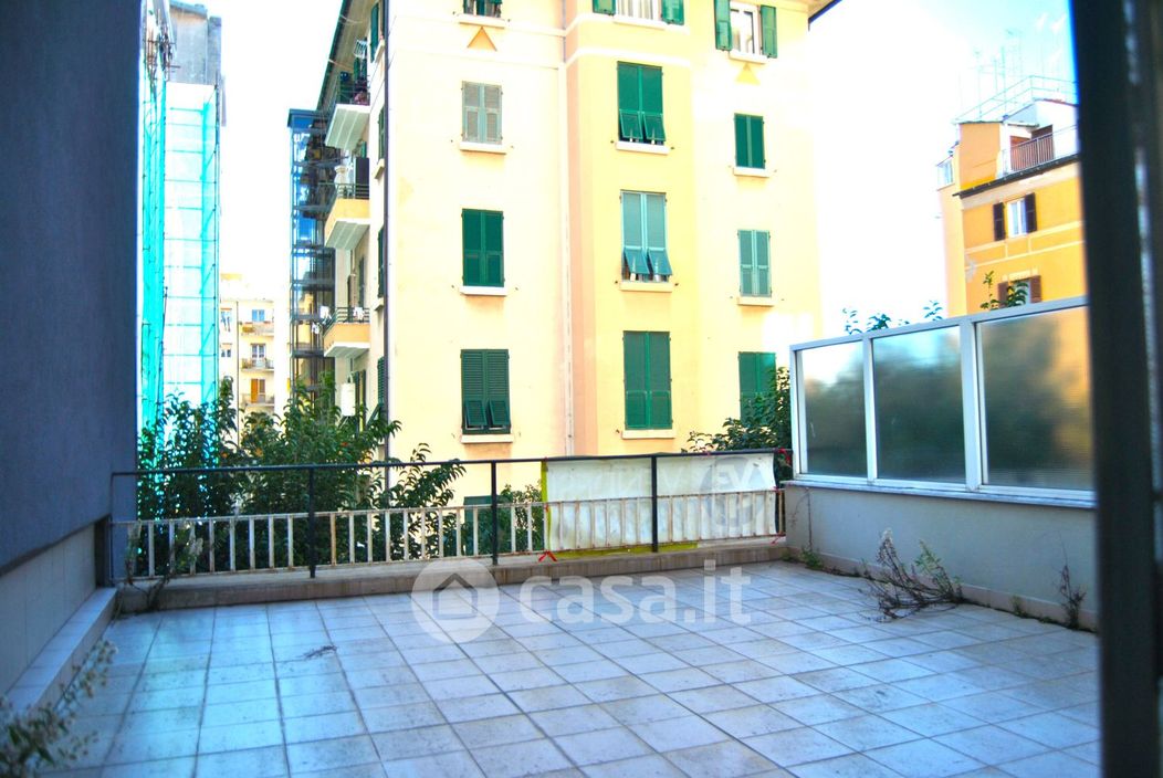 Appartamento in Vendita in Corso Ricci a Savona