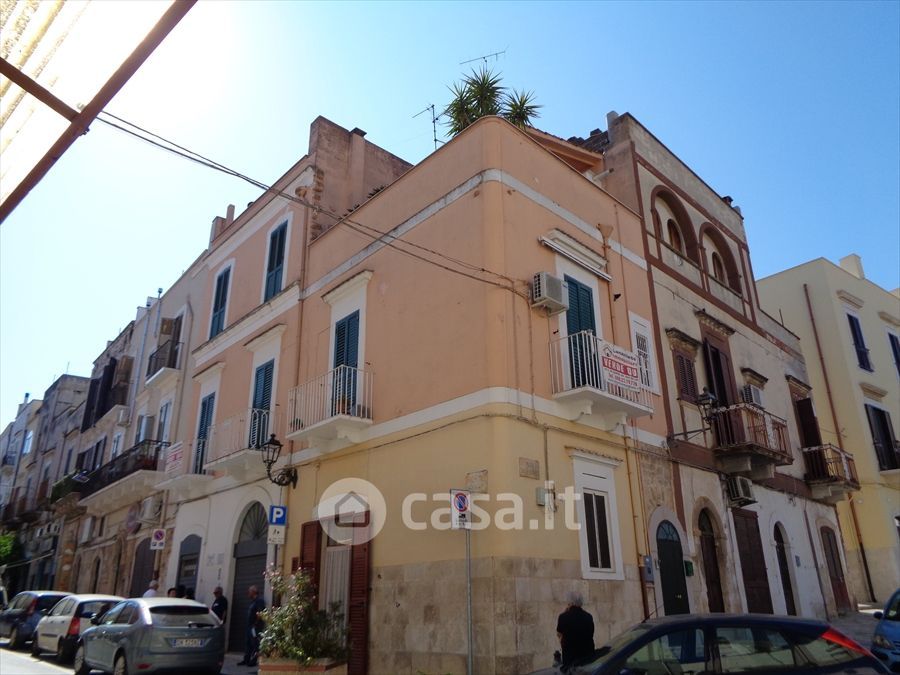 Casa indipendente in Vendita in Piazza Dante Alighieri a Palo del Colle