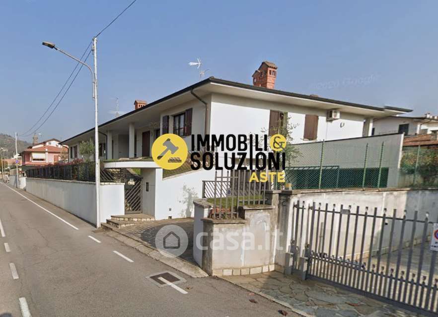 Appartamento in Vendita in Via Lorenzo Lotto a Credaro