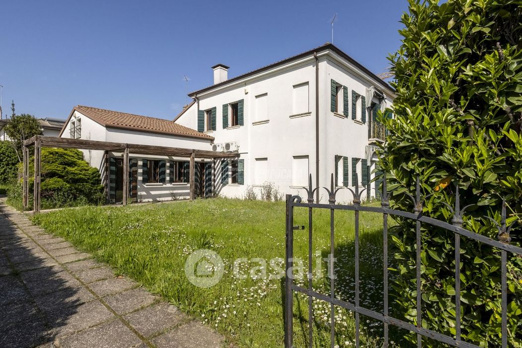 Casa Bi/Trifamiliare in Vendita in Borgo Fiume 10 a Treviso