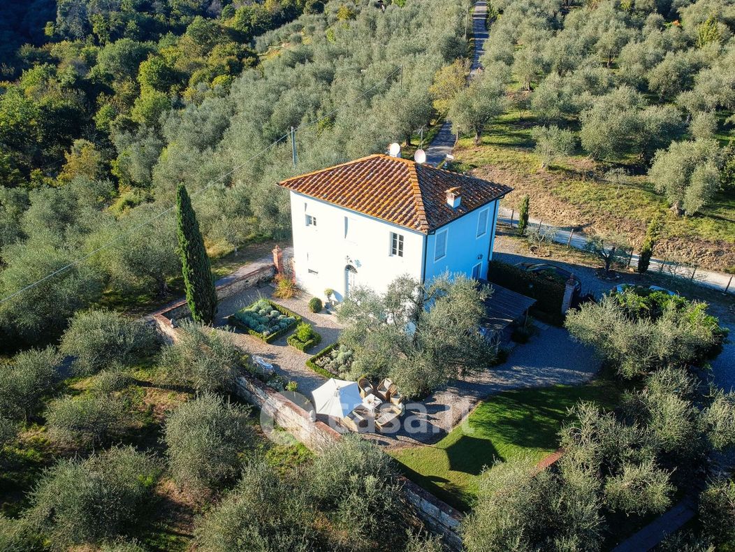 Villa in Vendita in Via dei Porcaresi a Lucca