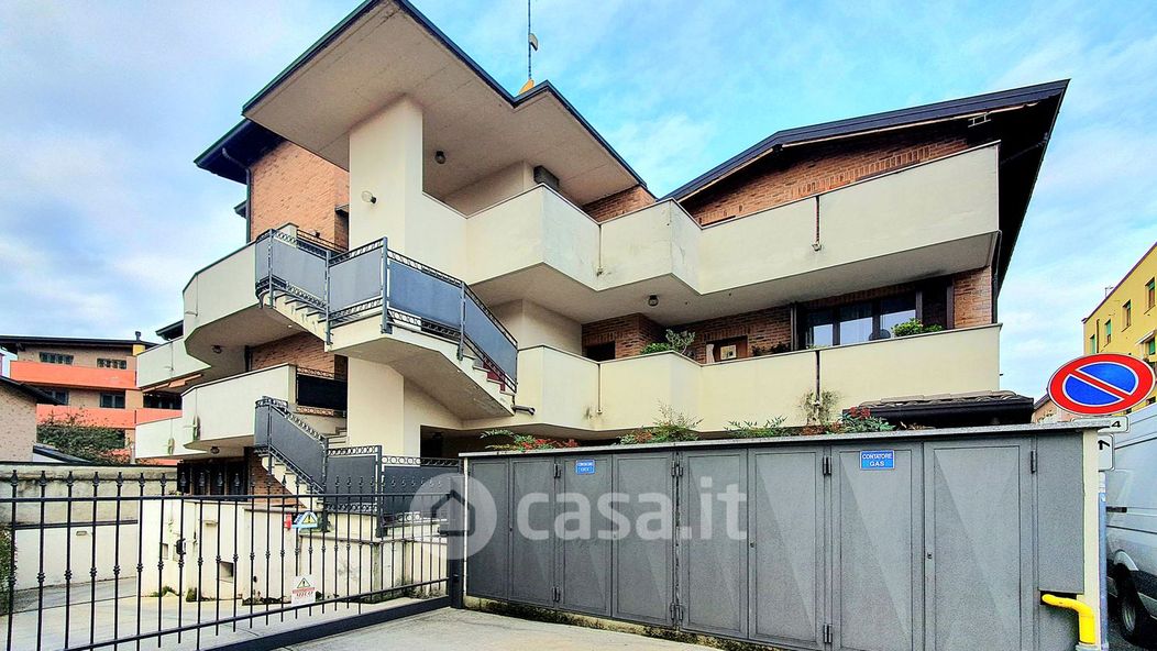 Appartamento in Vendita in Via Istria 3 a Cesano Maderno