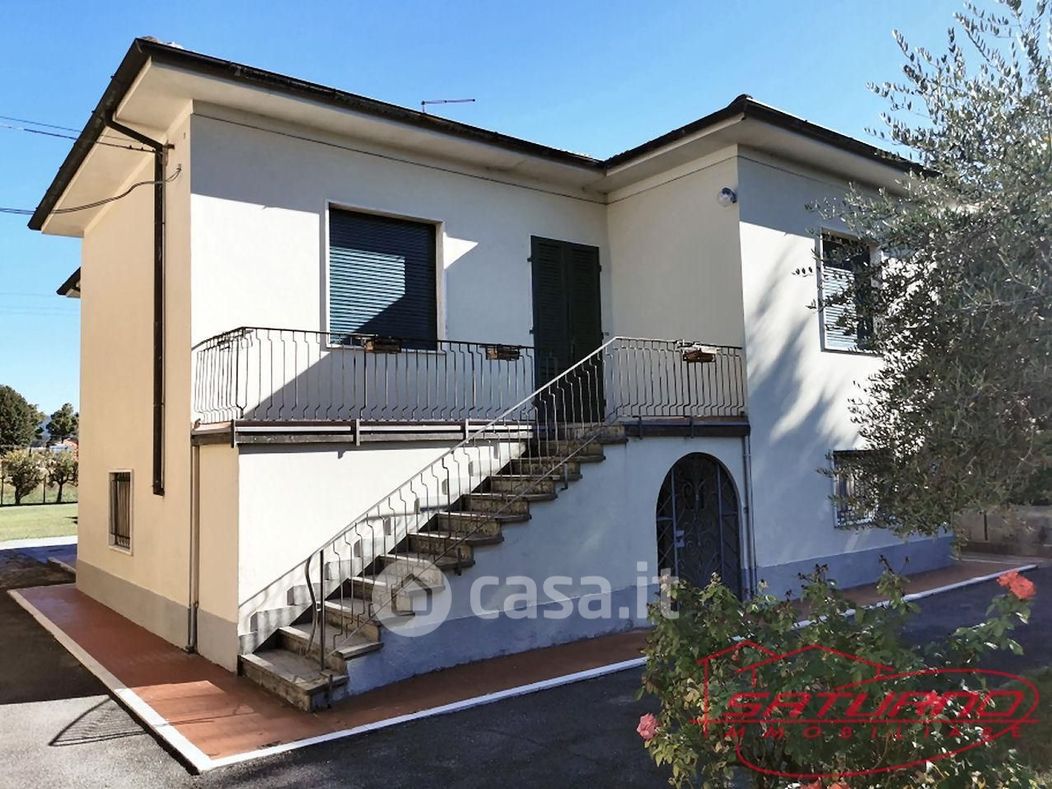 Villa in Vendita in Via Sant'Angelo a Lucca