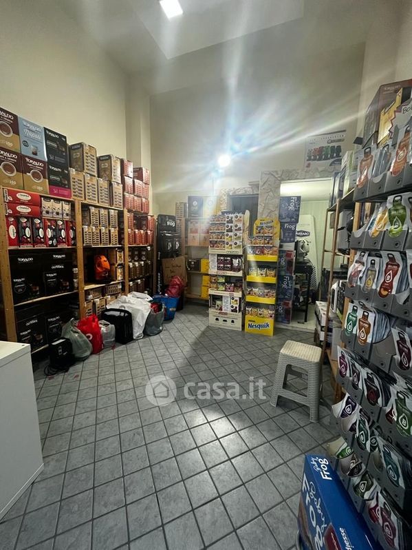 Negozio/Locale commerciale in Vendita in Via Giustiniano a Napoli