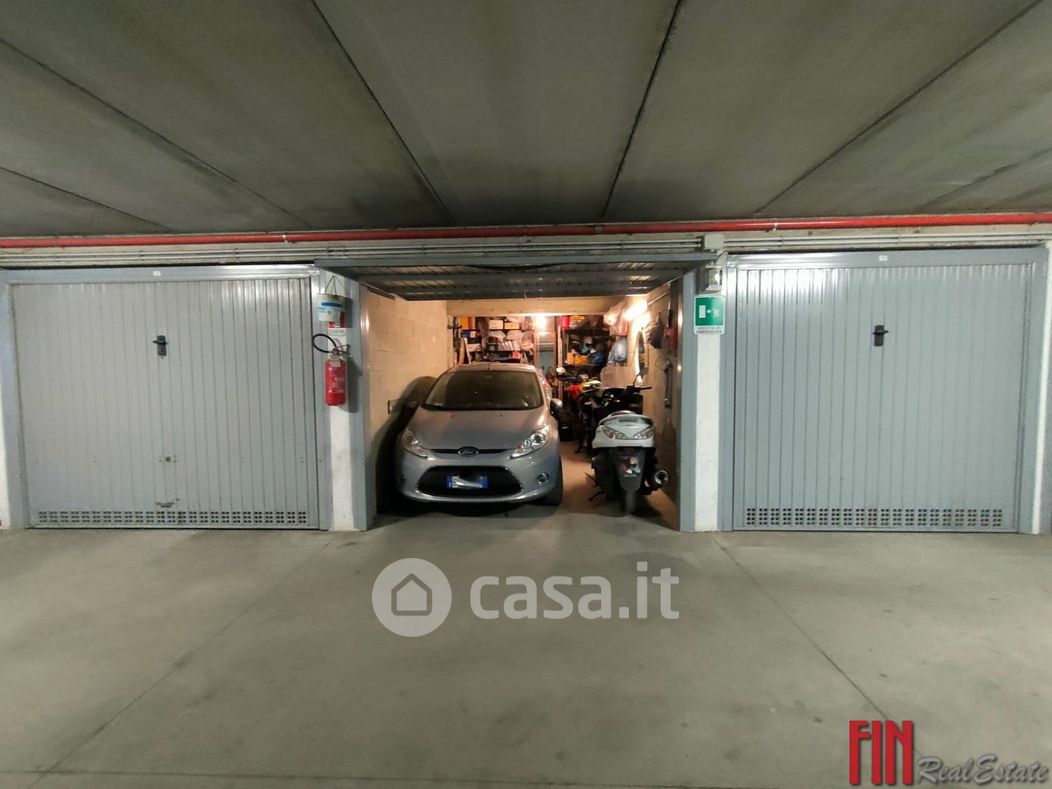 Garage/Posto auto in Vendita in Via Giacomo Soliman a Genova