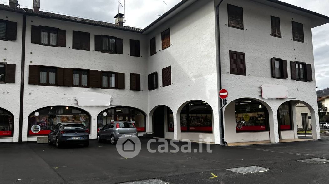 Negozio/Locale commerciale in Vendita in Via C. Battisti 43 a Villa Santina