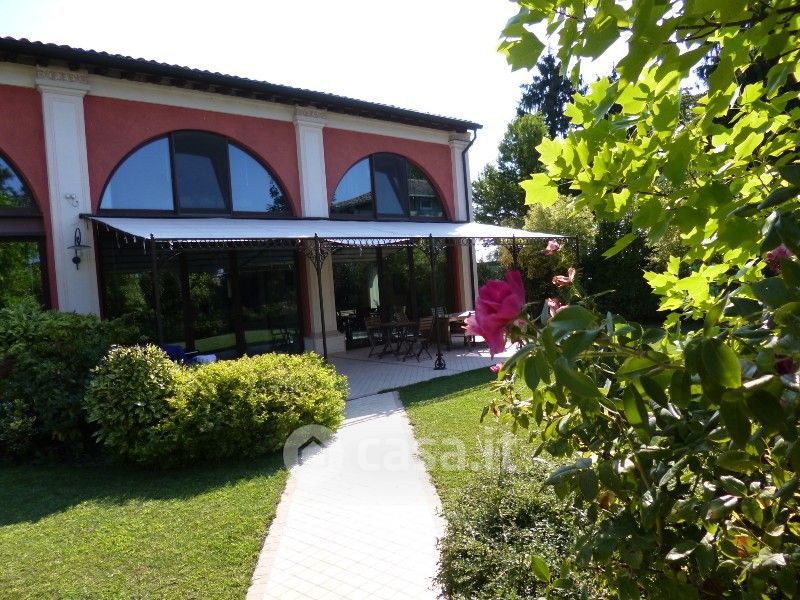 Casa Bi/Trifamiliare in Vendita in Via CHIAVICHE a Parma