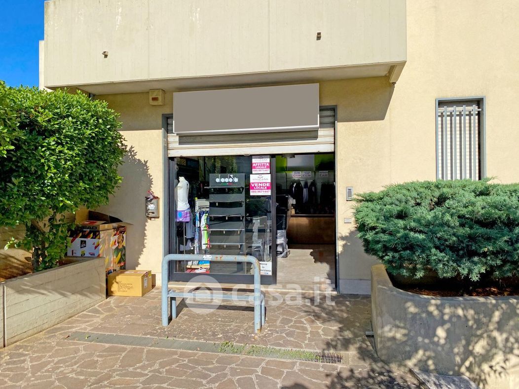 Negozio/Locale commerciale in Vendita in Viale Giuseppe Verdi a Putignano
