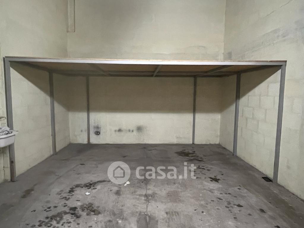 Garage/Posto auto in Vendita in Clivo di Cinna 180 a Roma