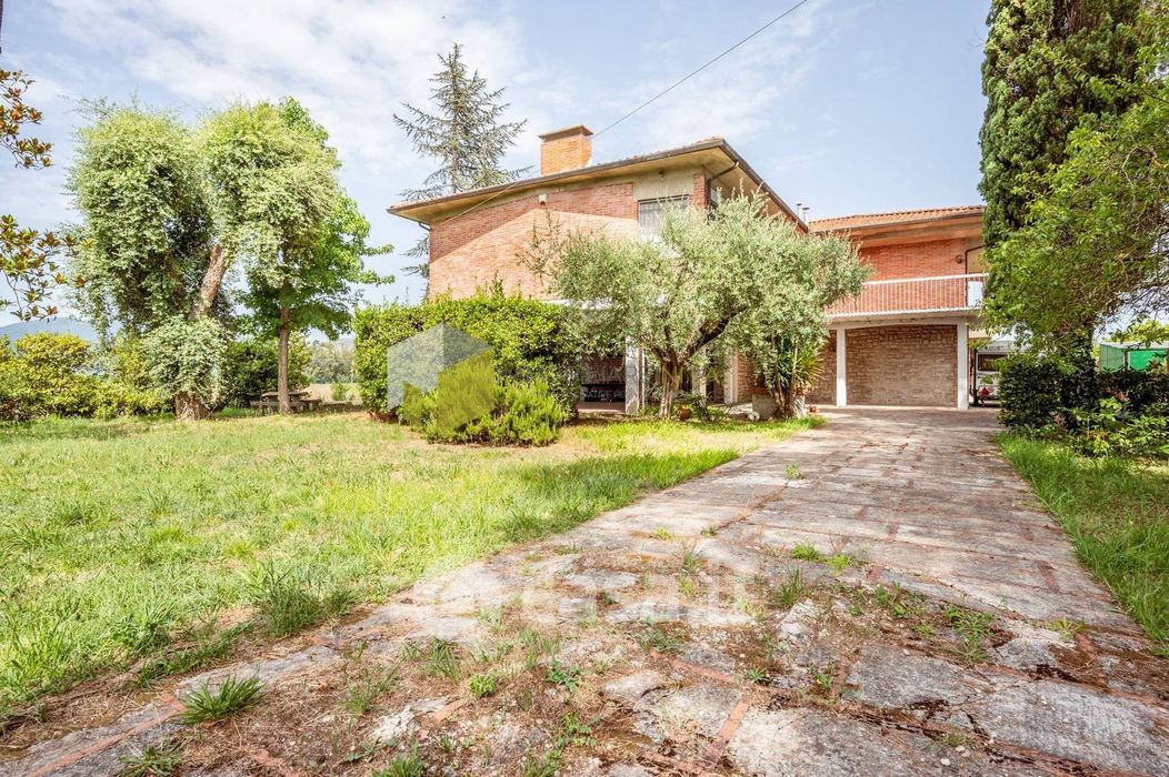 Villa in Vendita in Via Lenin 177 a San Giuliano Terme