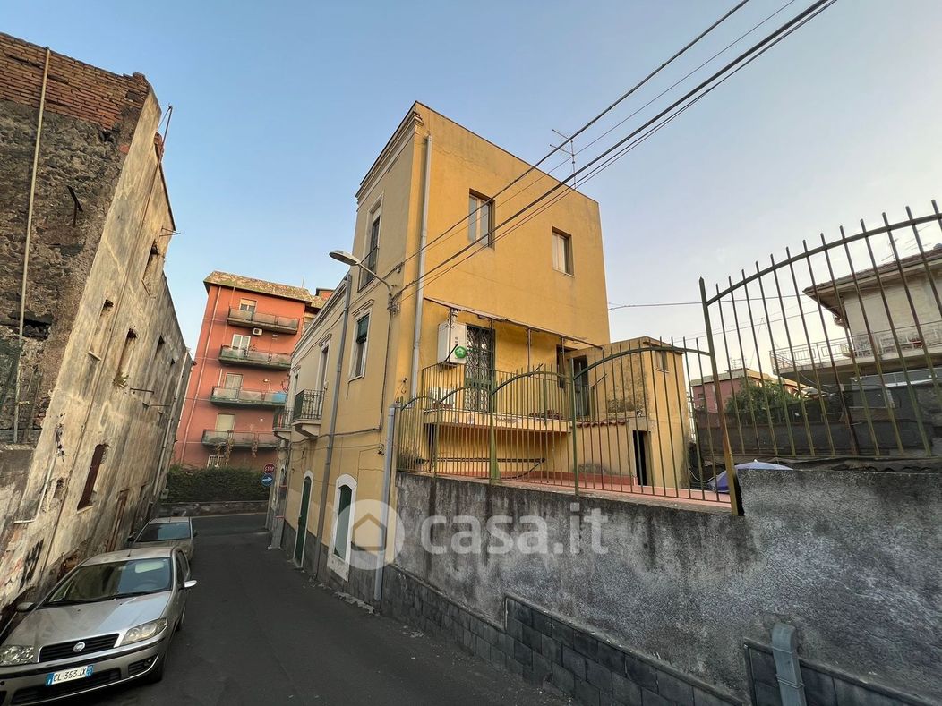 Casa indipendente in Vendita in Via Nuovalucello a Catania