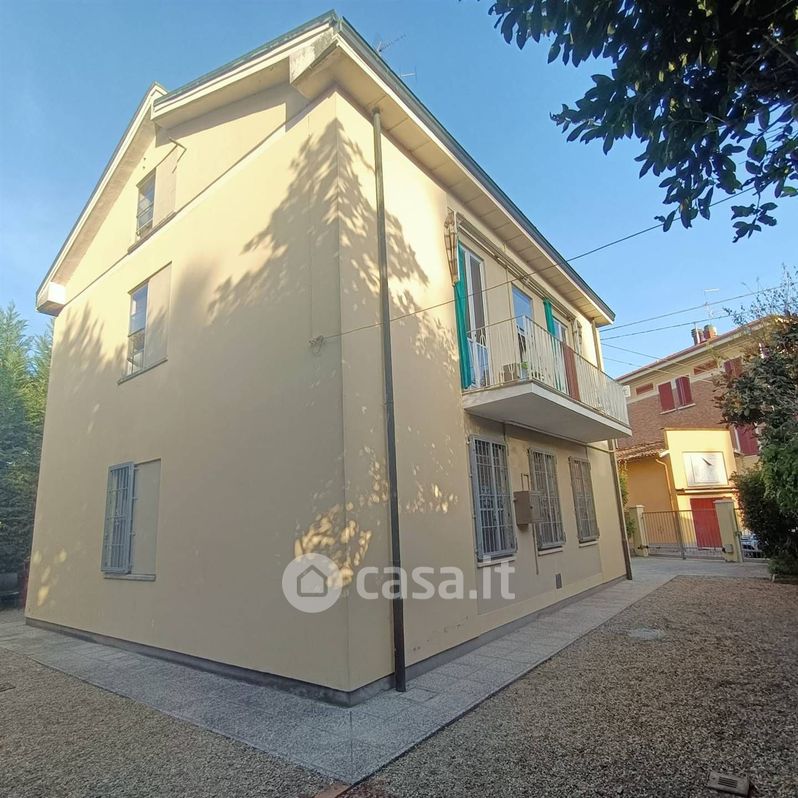 Casa Bi/Trifamiliare in Vendita in a Modena