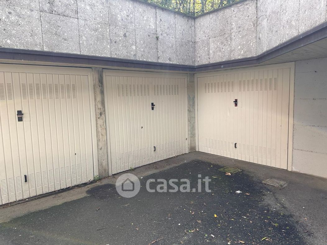 Garage/Posto auto in Affitto in Via Salvatore Barzilai 13 a Milano