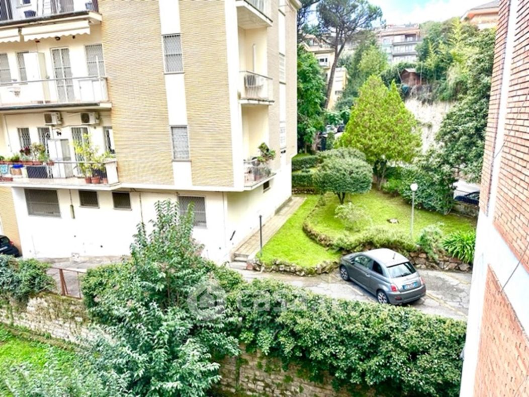 Appartamento in Vendita in Via della mendola a Roma