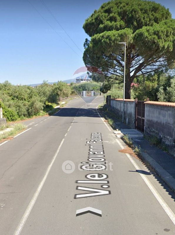 Terreno edificabile in Vendita in Viale Giovanni Falcone 9 a Camporotondo Etneo
