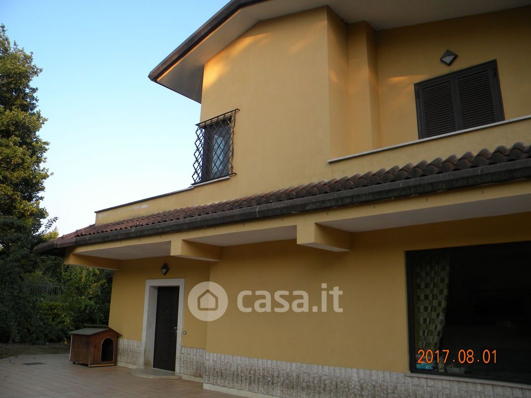 Casa Bi/Trifamiliare in Vendita in Via del Colle Fiore a Frosinone