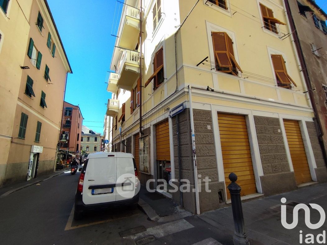 Negozio/Locale commerciale in Vendita in Via Casimiro Corradi 17r a Genova