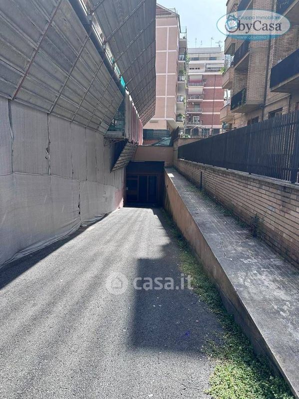 Garage/Posto auto in Vendita in Via Jacopo Sannazzaro 40 a Roma