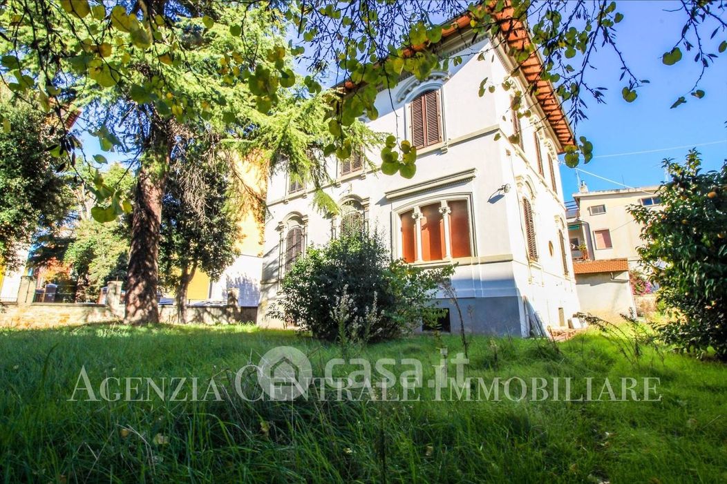 Villa in Vendita in Via Trento a Grosseto