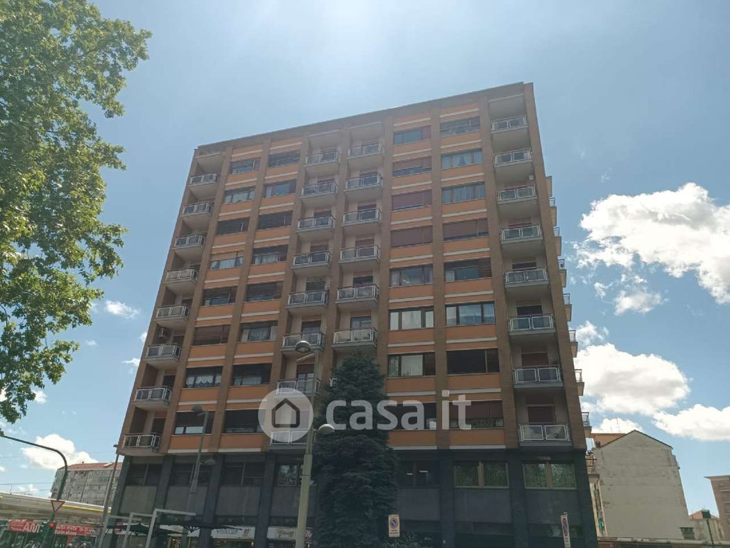 Appartamento in Vendita in Piazza Derna a Torino
