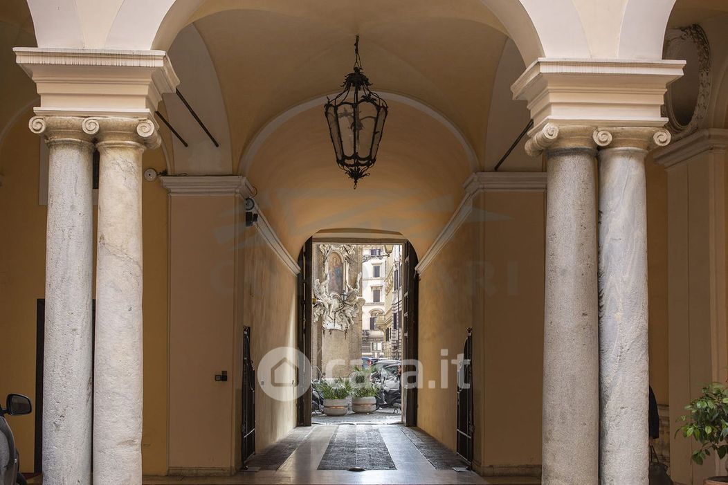 Appartamento in Vendita in Via del Governo Vecchio a Roma