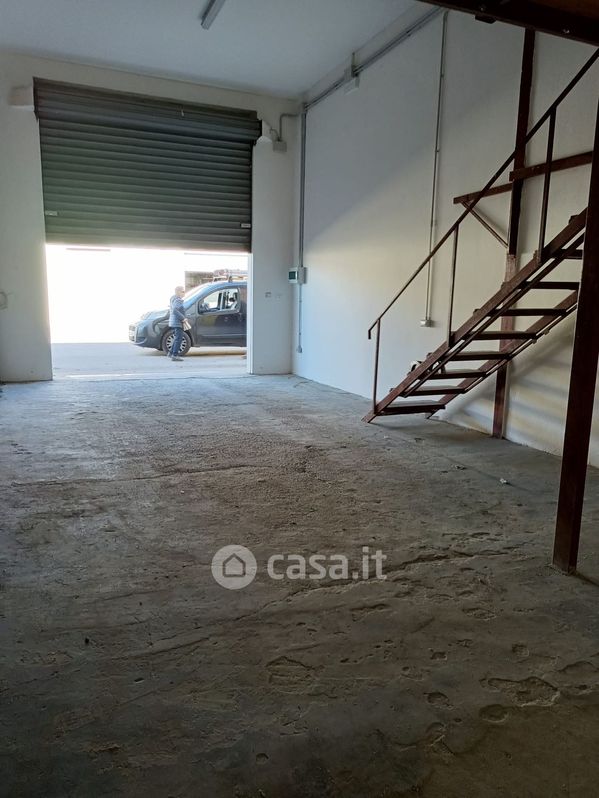 Negozio/Locale commerciale in Affitto in Via degli Astri a Cagliari