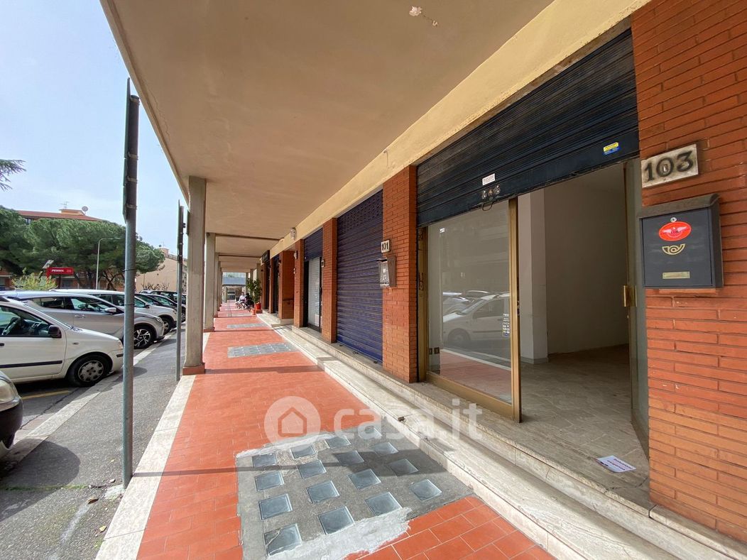 Negozio/Locale commerciale in Affitto in Via Enrico Guido Bocci 103 a Firenze