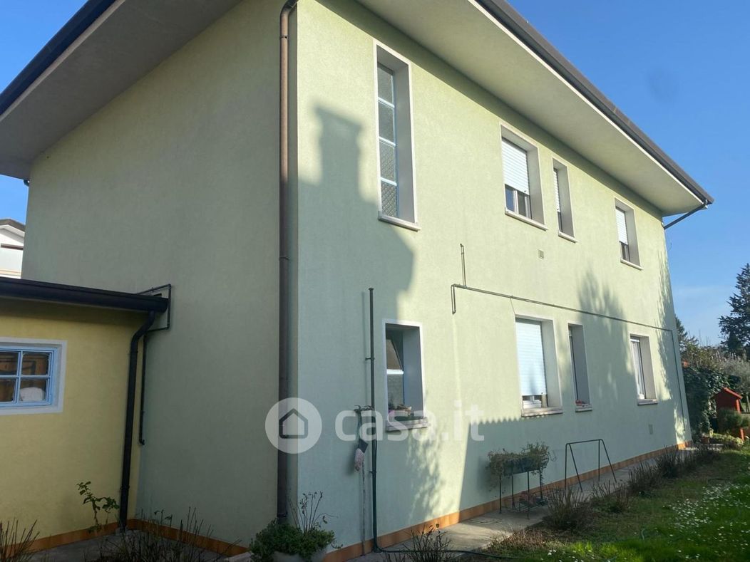 Casa Bi/Trifamiliare in Vendita in Via Cormor Alto a Udine