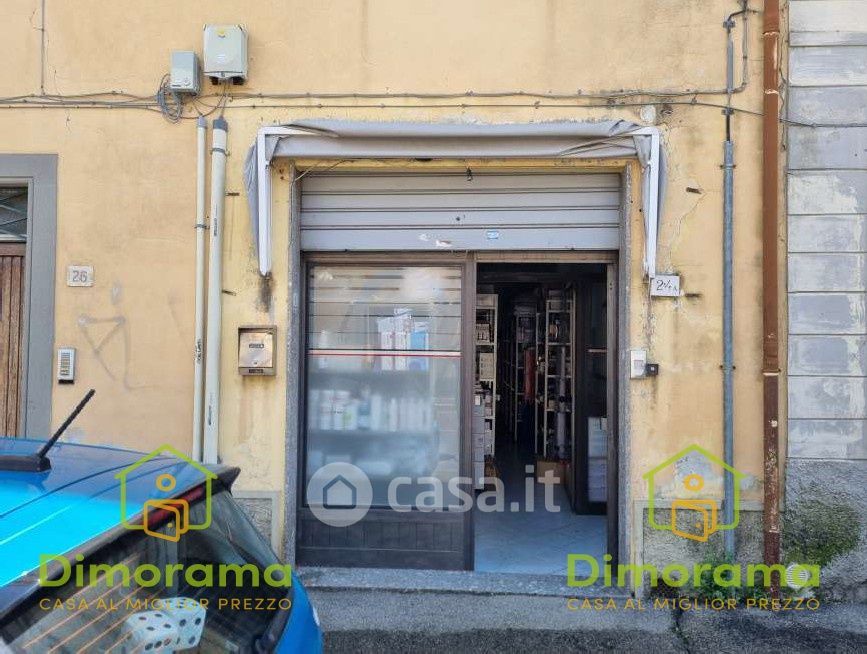 Negozio/Locale commerciale in Vendita in Via della Chimera 24 a Arezzo