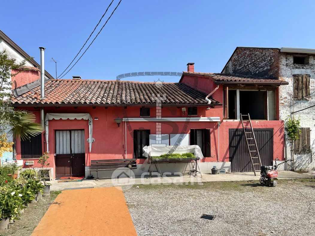Rustico/Casale in Vendita in Via Basse 21 a Tezze sul Brenta