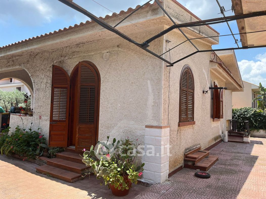 Villa in Vendita in Via Primo Incorvino 3 a Bagheria
