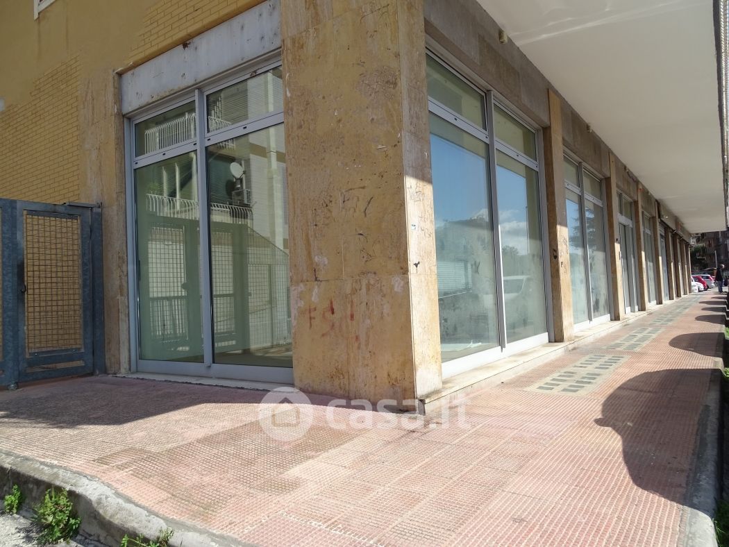Negozio/Locale commerciale in Affitto in Via Che Guevara 43 a Bari