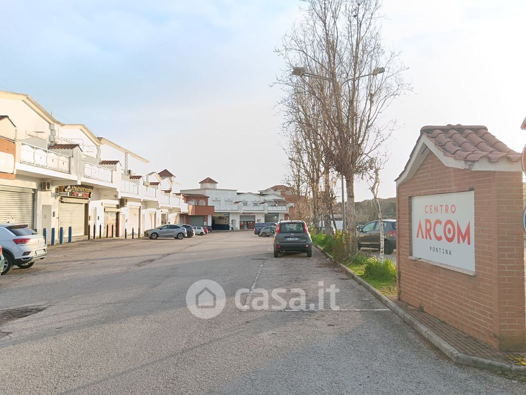Negozio/Locale commerciale in Affitto in Via Pontina Vecchia 42 a Ardea