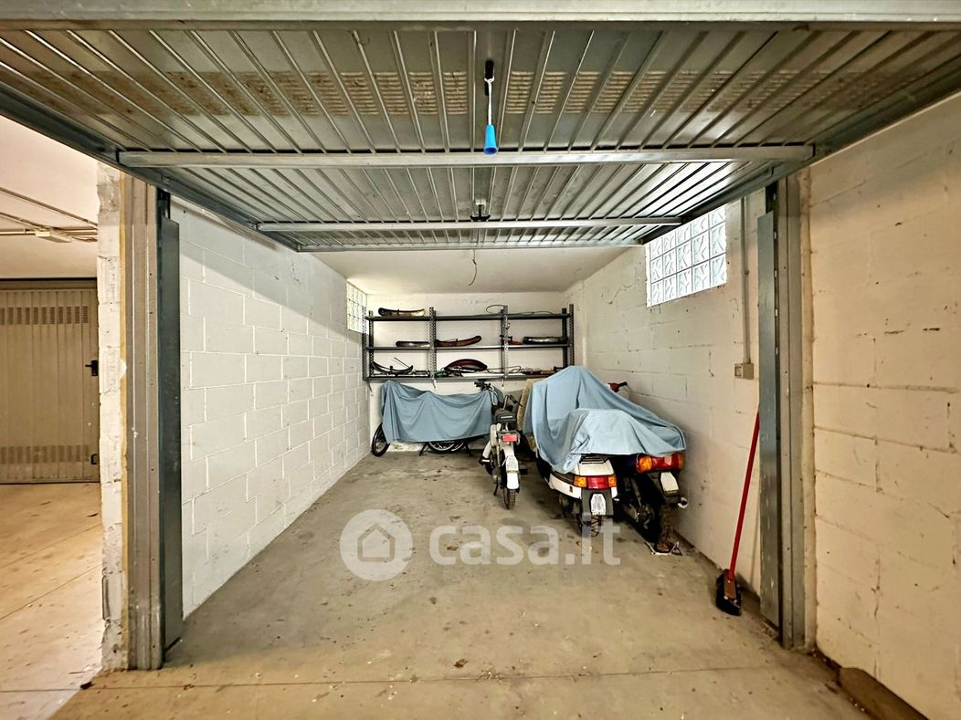 Garage/Posto auto in Vendita in Via Roma a Gradara