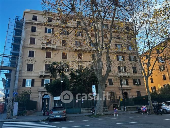 Appartamento in Vendita in Via Giuseppe Casaregis a Genova